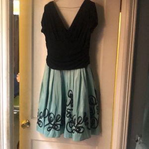 Beautiful green and black size 14p